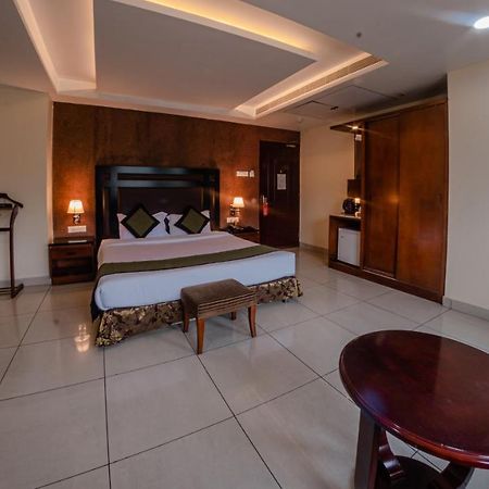 Hotel Gateway Grandeur Guwahati Esterno foto