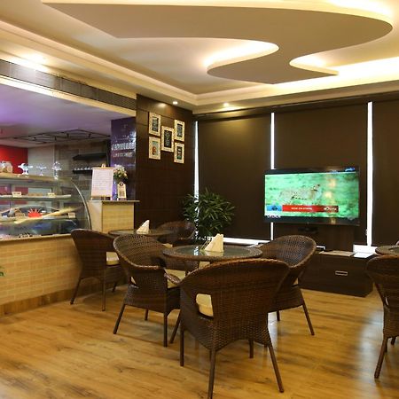 Hotel Gateway Grandeur Guwahati Esterno foto