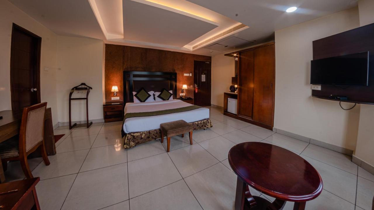 Hotel Gateway Grandeur Guwahati Esterno foto