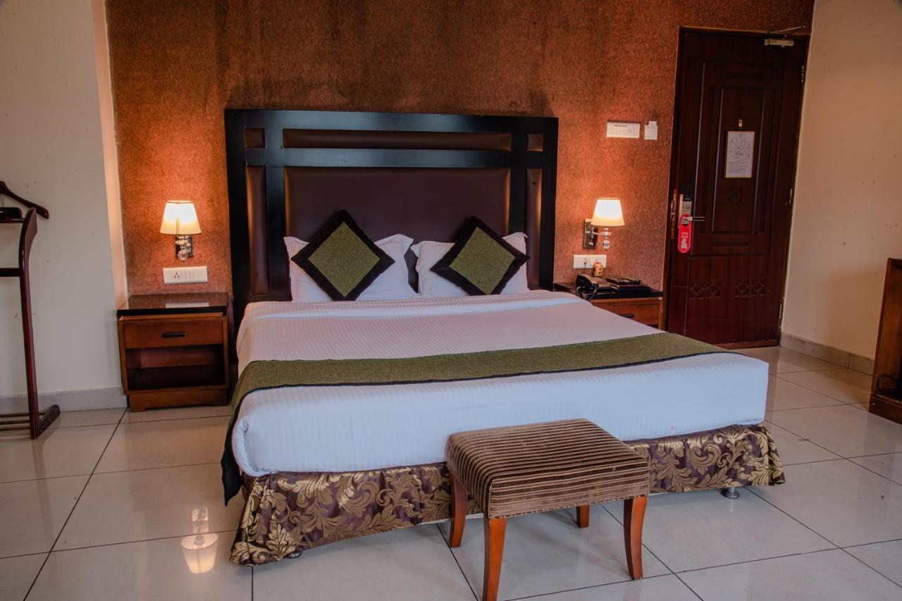 Hotel Gateway Grandeur Guwahati Esterno foto