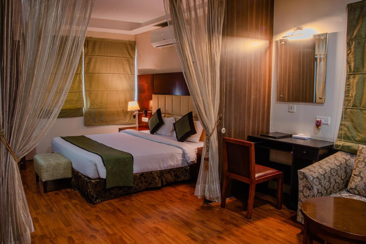 Hotel Gateway Grandeur Guwahati Esterno foto