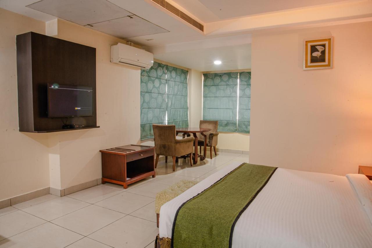 Hotel Gateway Grandeur Guwahati Esterno foto