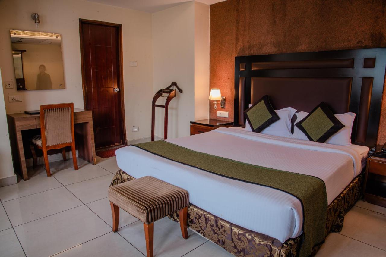 Hotel Gateway Grandeur Guwahati Esterno foto