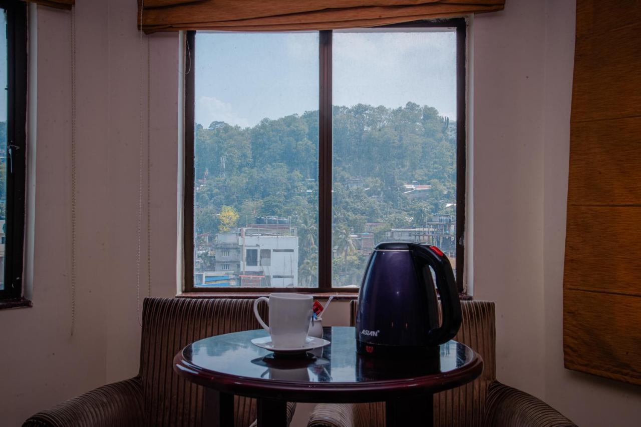 Hotel Gateway Grandeur Guwahati Esterno foto