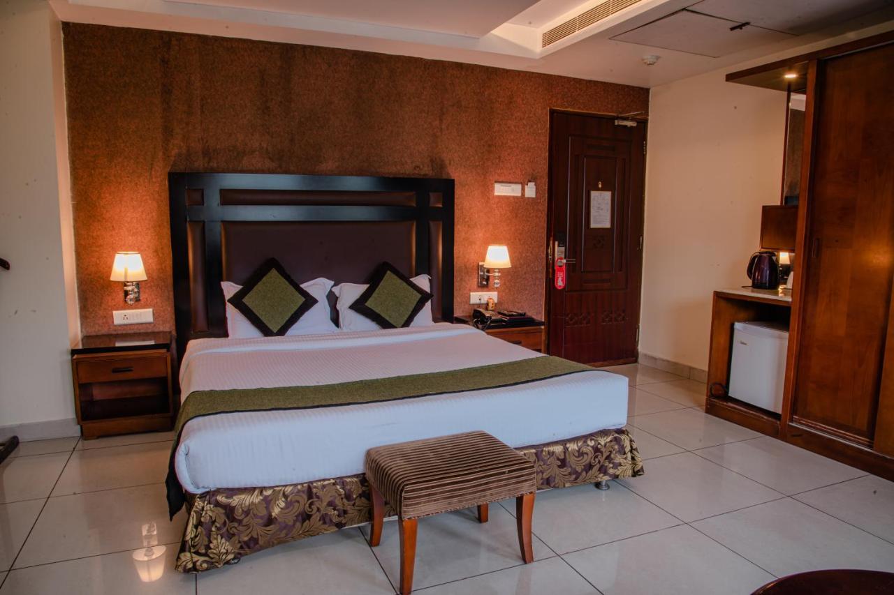 Hotel Gateway Grandeur Guwahati Esterno foto