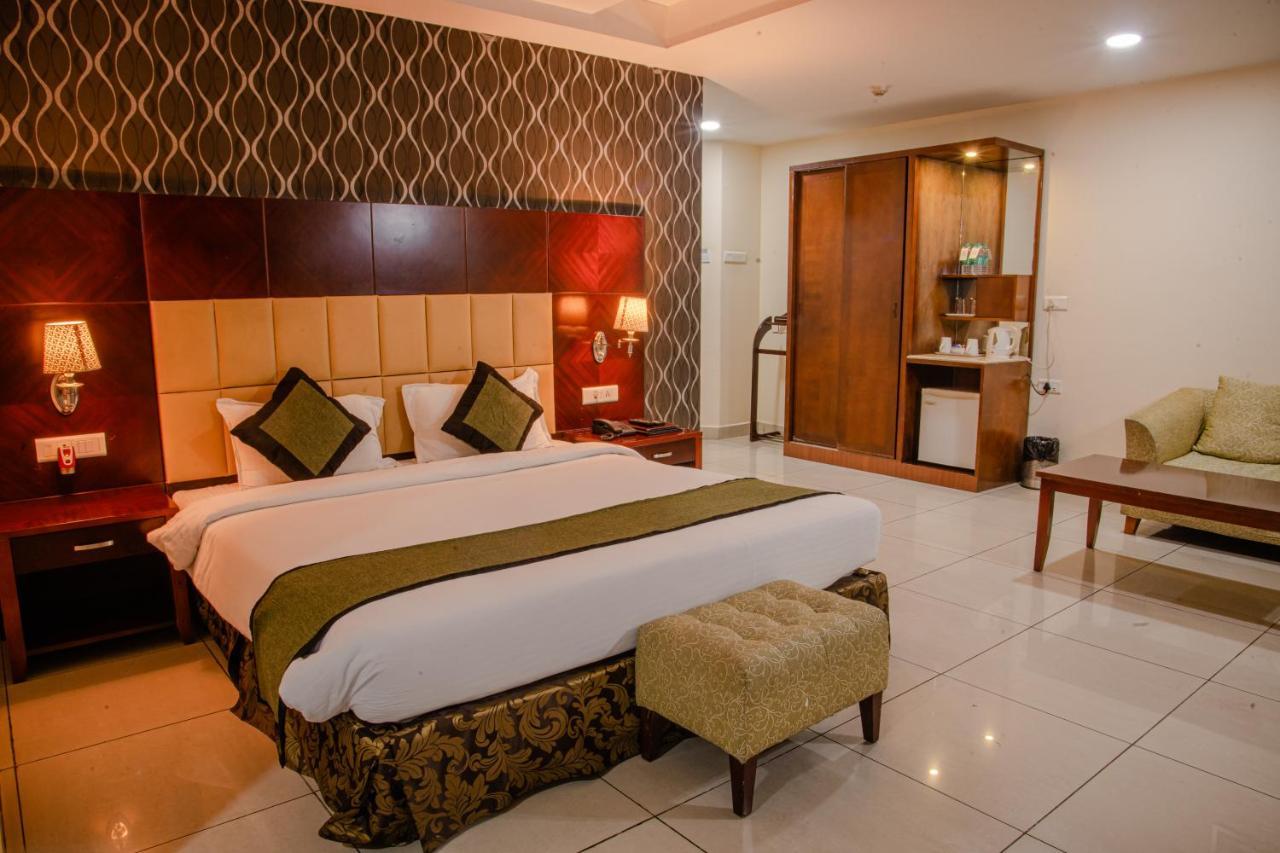 Hotel Gateway Grandeur Guwahati Esterno foto