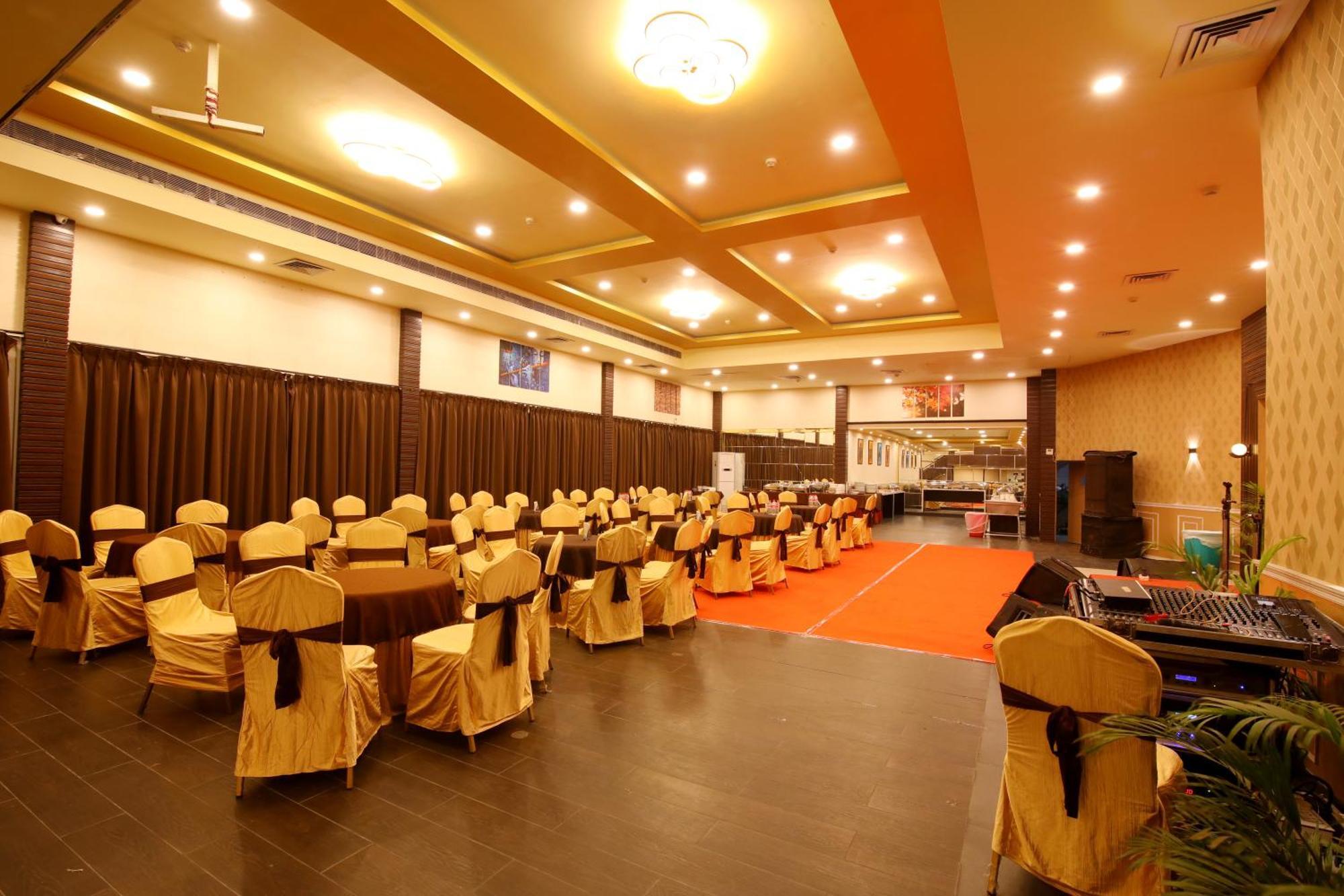 Hotel Gateway Grandeur Guwahati Esterno foto