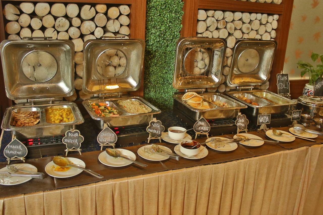 Hotel Gateway Grandeur Guwahati Esterno foto