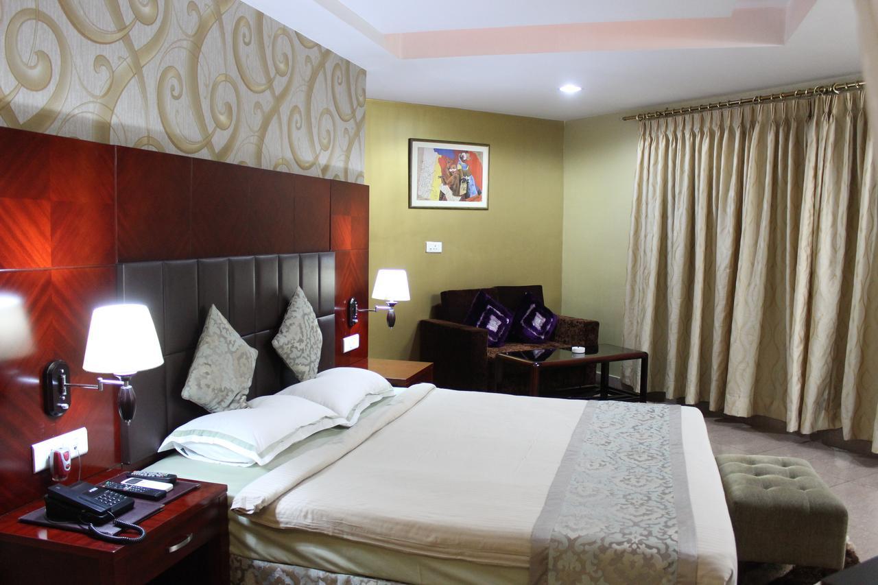 Hotel Gateway Grandeur Guwahati Esterno foto