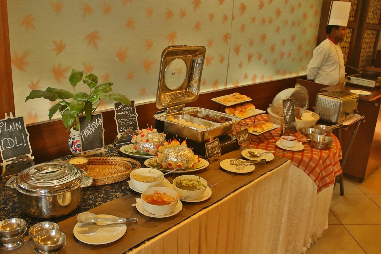 Hotel Gateway Grandeur Guwahati Esterno foto