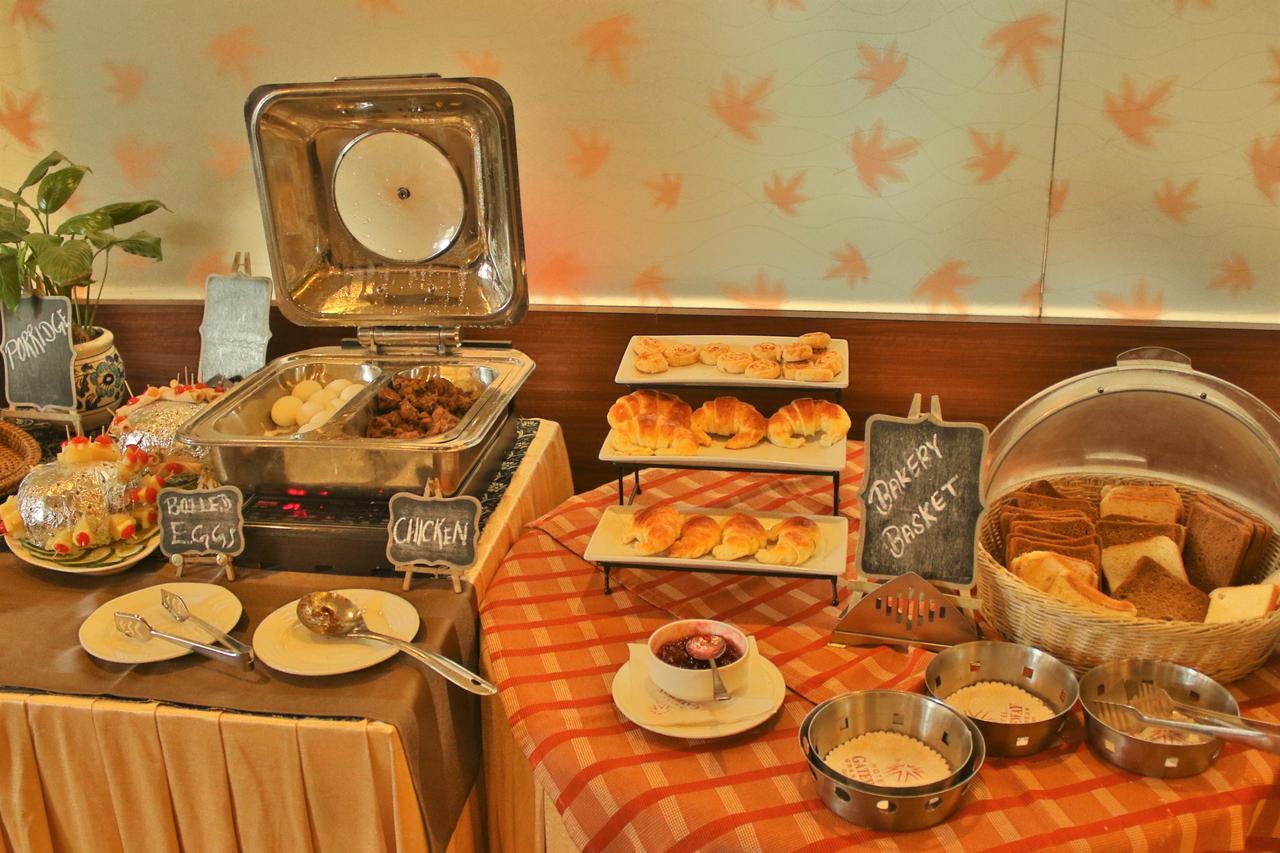 Hotel Gateway Grandeur Guwahati Esterno foto
