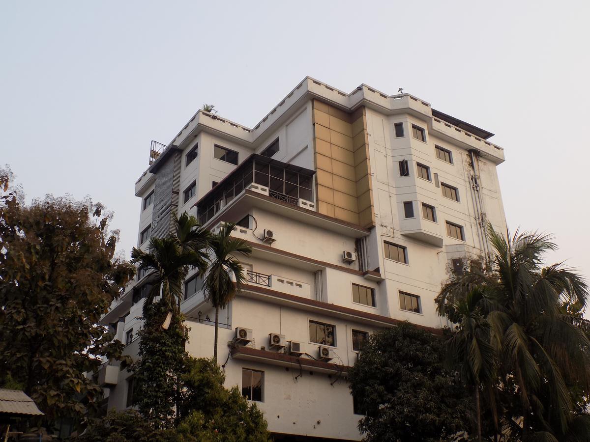 Hotel Gateway Grandeur Guwahati Esterno foto
