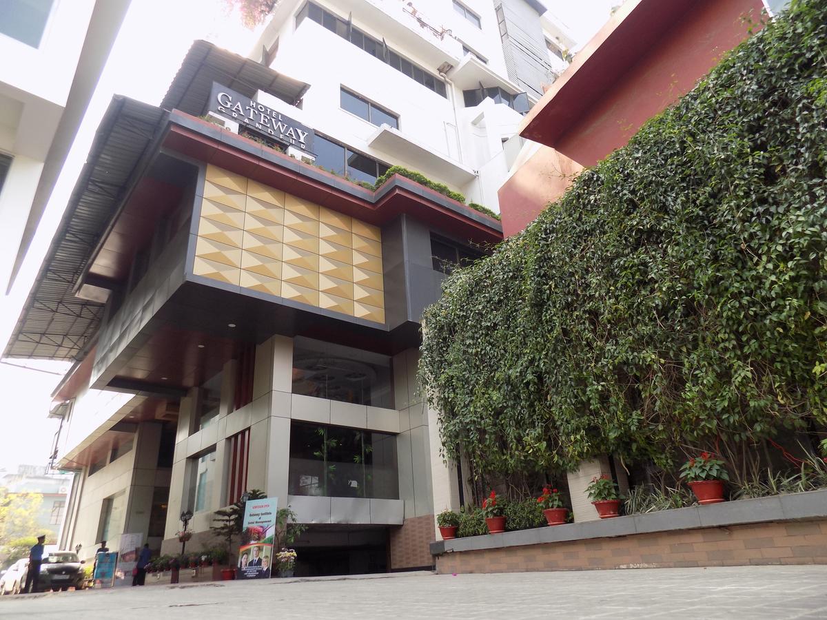 Hotel Gateway Grandeur Guwahati Esterno foto