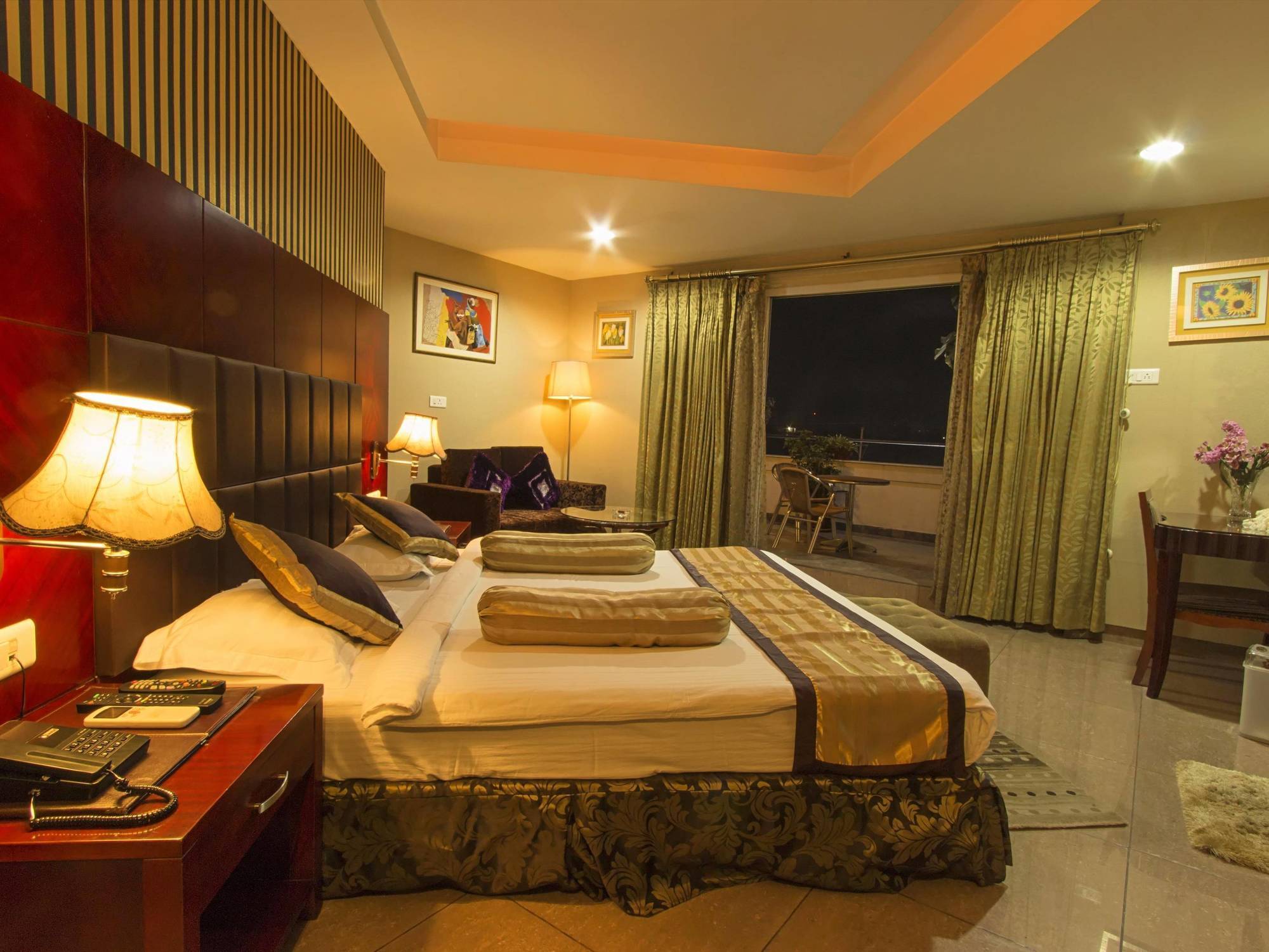 Hotel Gateway Grandeur Guwahati Esterno foto