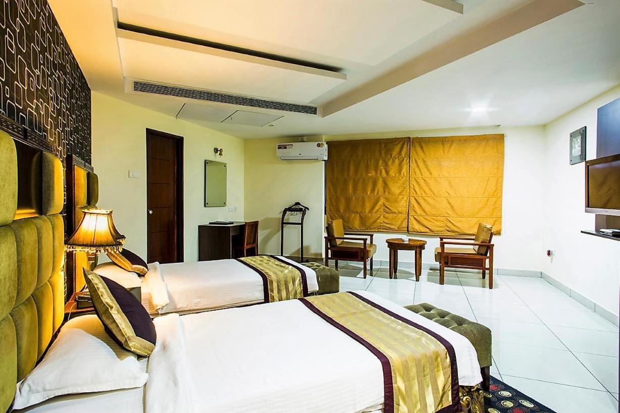 Hotel Gateway Grandeur Guwahati Esterno foto
